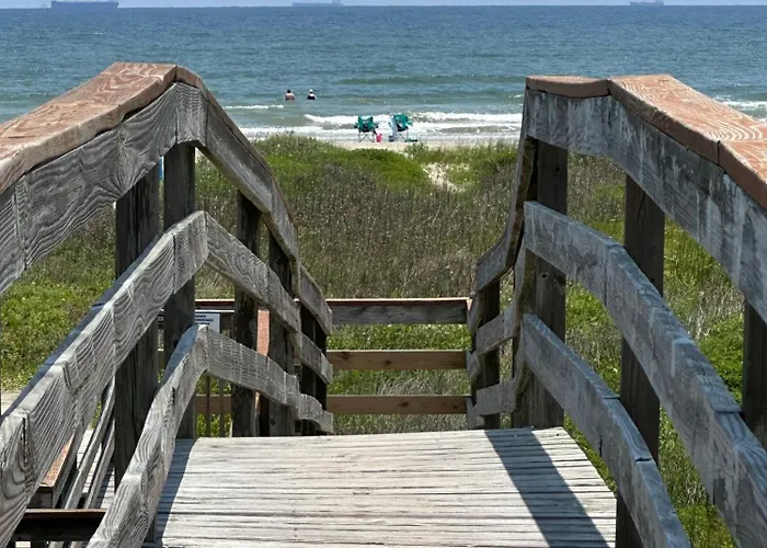 Beachfront Islander East Studio