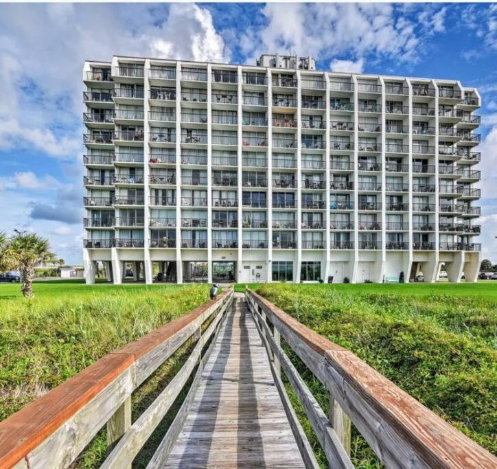 Beachfront Islander East *